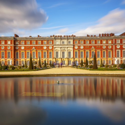 Taxi to Gatwick Airport - Hampton Court Palace